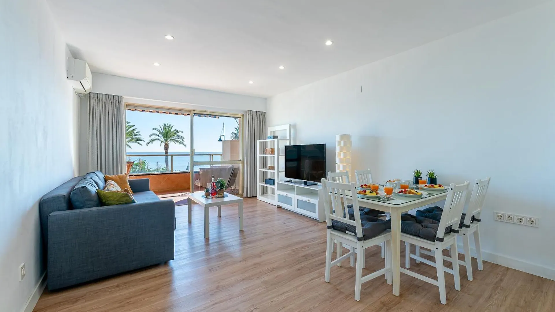797 Holiday Rentals - Moderno Piso En Primera Linea De Playa Torremolinos Apartment