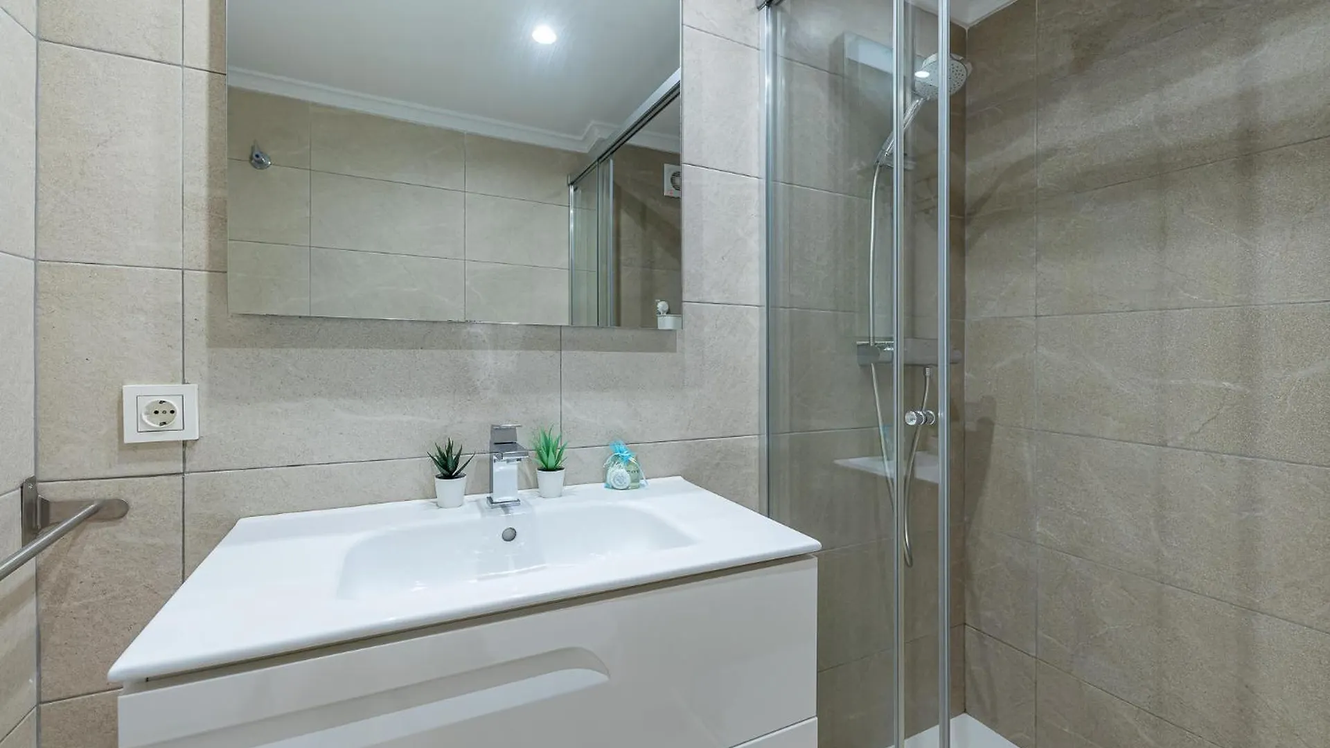 797 Holiday Rentals - Moderno Piso En Primera Linea De Playa Torremolinos