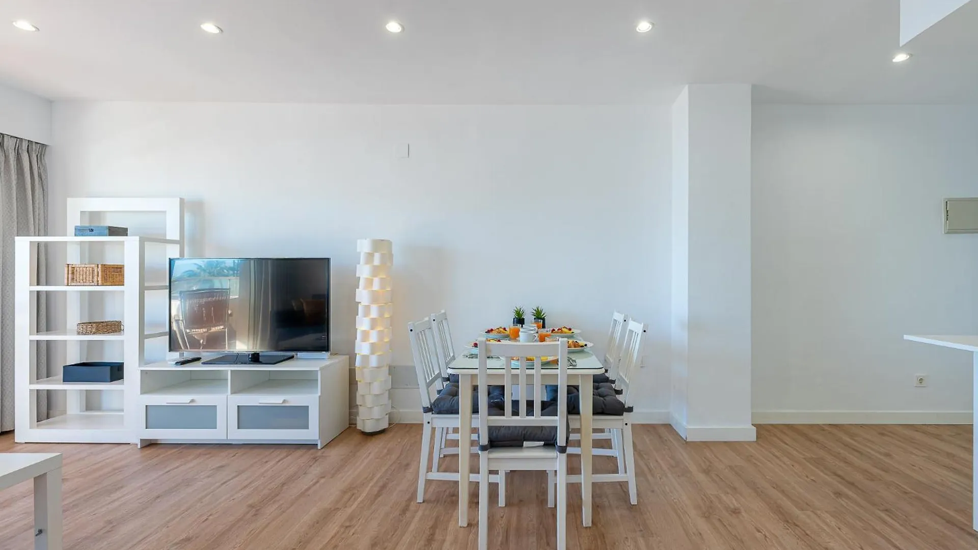 797 Holiday Rentals - Moderno Piso En Primera Linea De Playa Torremolinos Spain