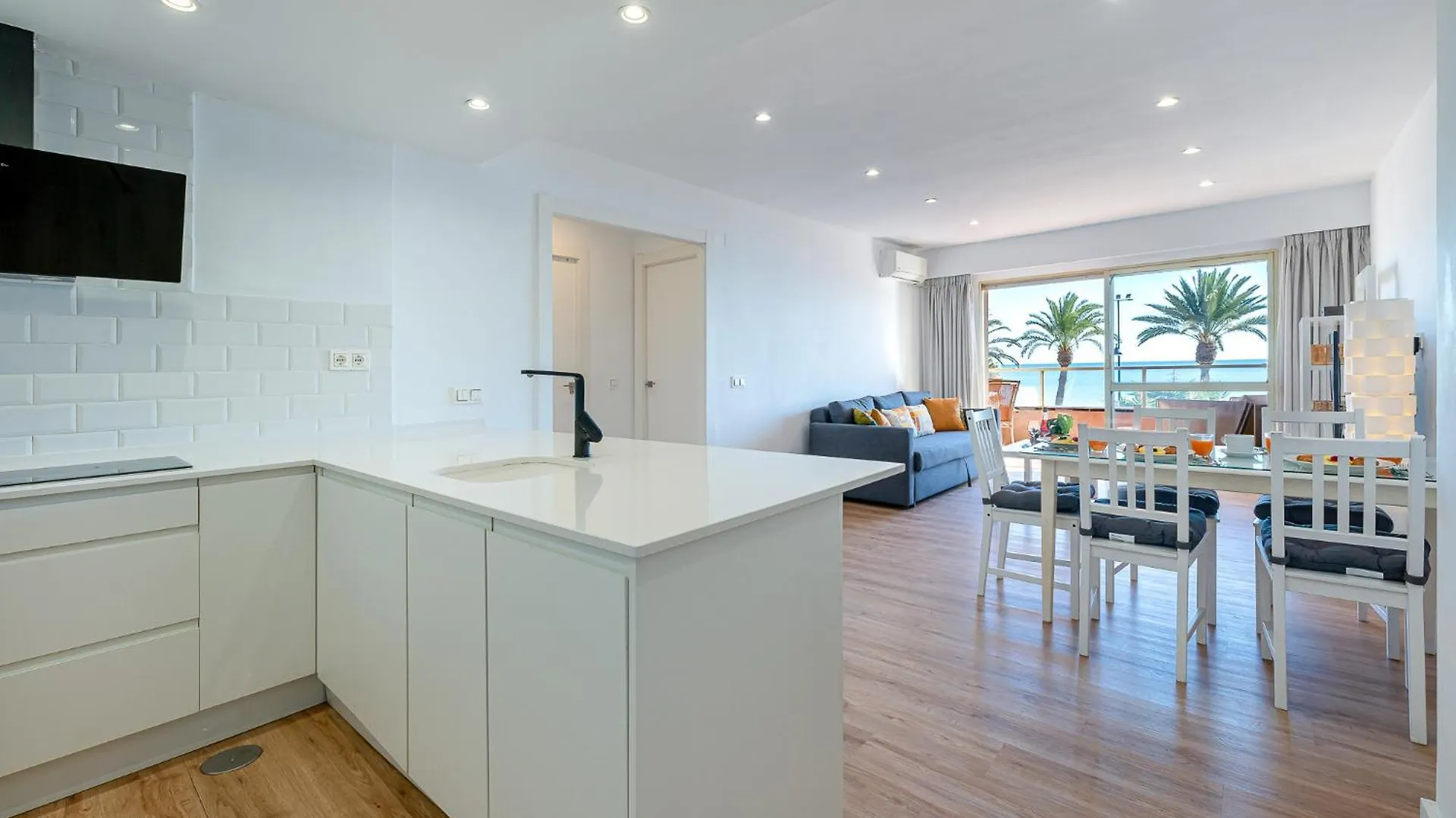 797 Holiday Rentals - Moderno Piso En Primera Linea De Playa Torremolinos 0*,  Spain