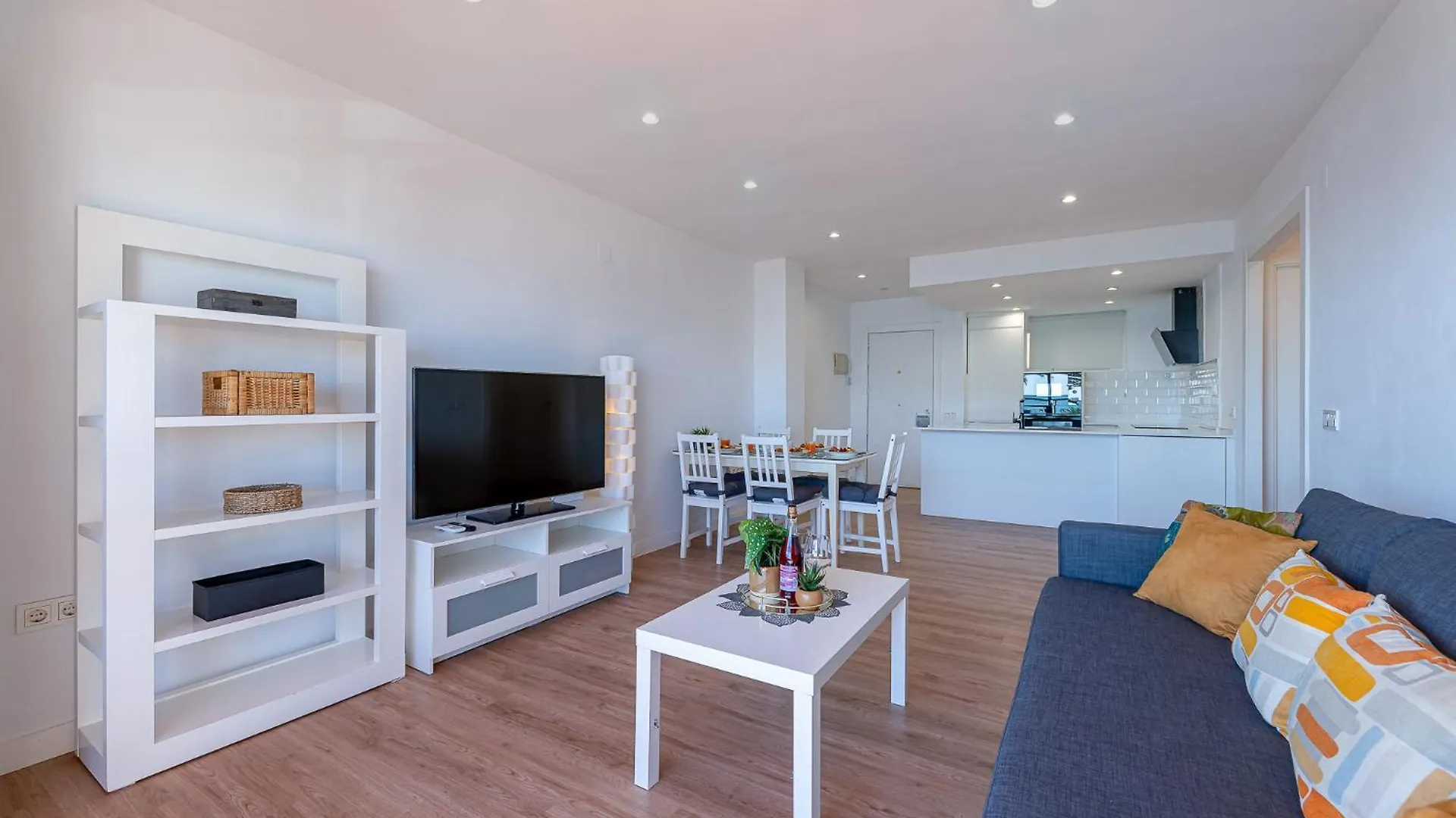 Apartment 797 Holiday Rentals - Moderno Piso En Primera Linea De Playa Torremolinos Spain